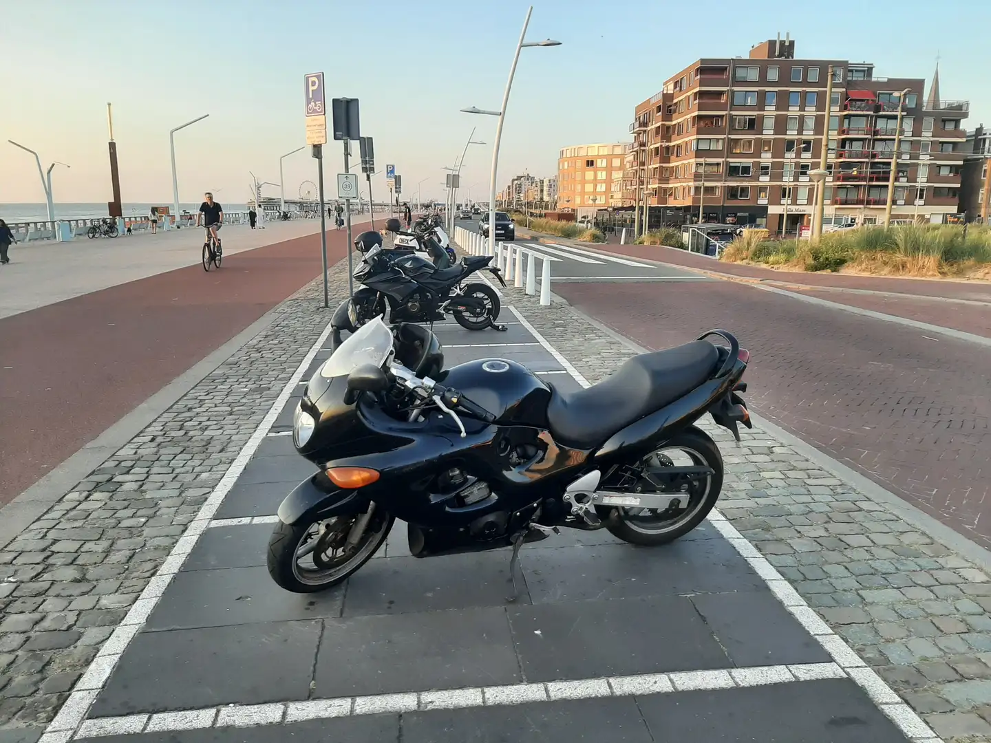 Suzuki GSX 750 F Fekete - 1