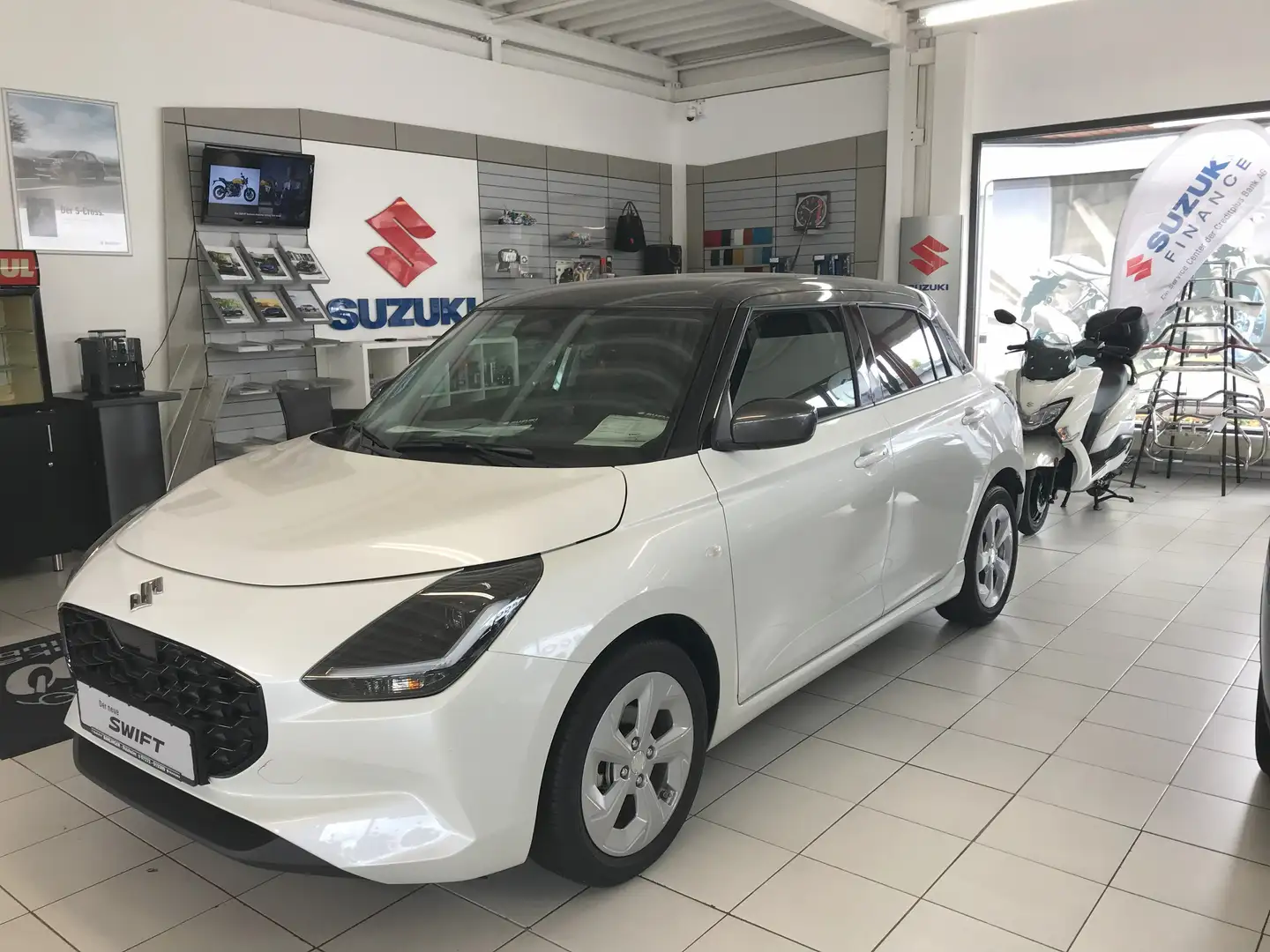 Suzuki Swift Comfort in Zweifarbenlackierung Weiß - 1