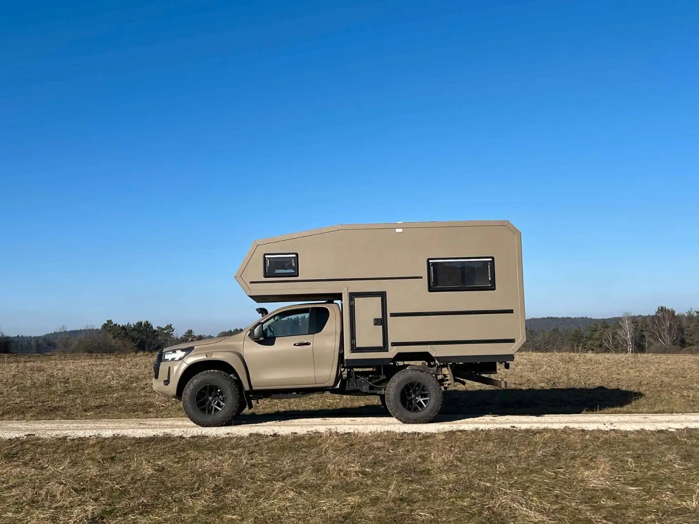 Sonstige Marken Hilux 2.8 Individualumbau + Arctic Trucks AT35 - 1