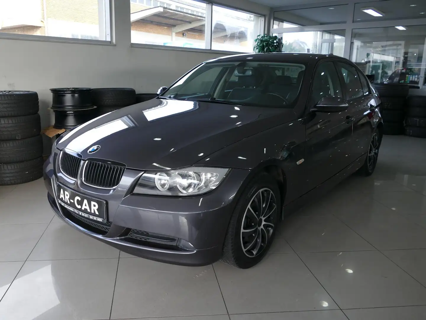 BMW 320 320i Limousine Klima Einparkhilfe hi HU/AU 06/2025 Grau - 1