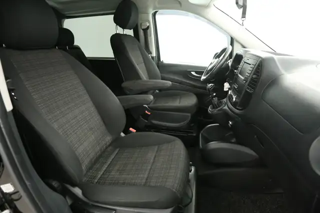Mercedes-Benz Vito view 11