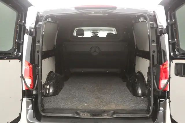 Mercedes-Benz Vito view 3