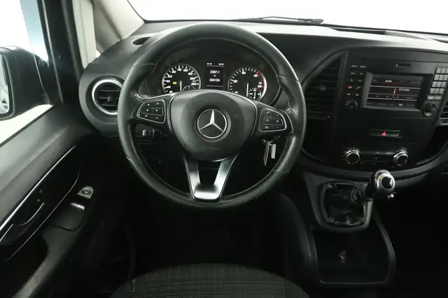 Mercedes-Benz Vito view 2
