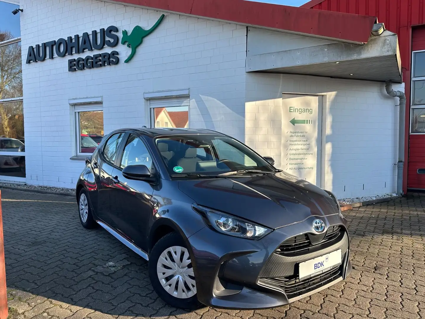 Toyota Yaris Hybrid Business Edition/NAVI/SHZ/TEMP/KAM Grau - 1