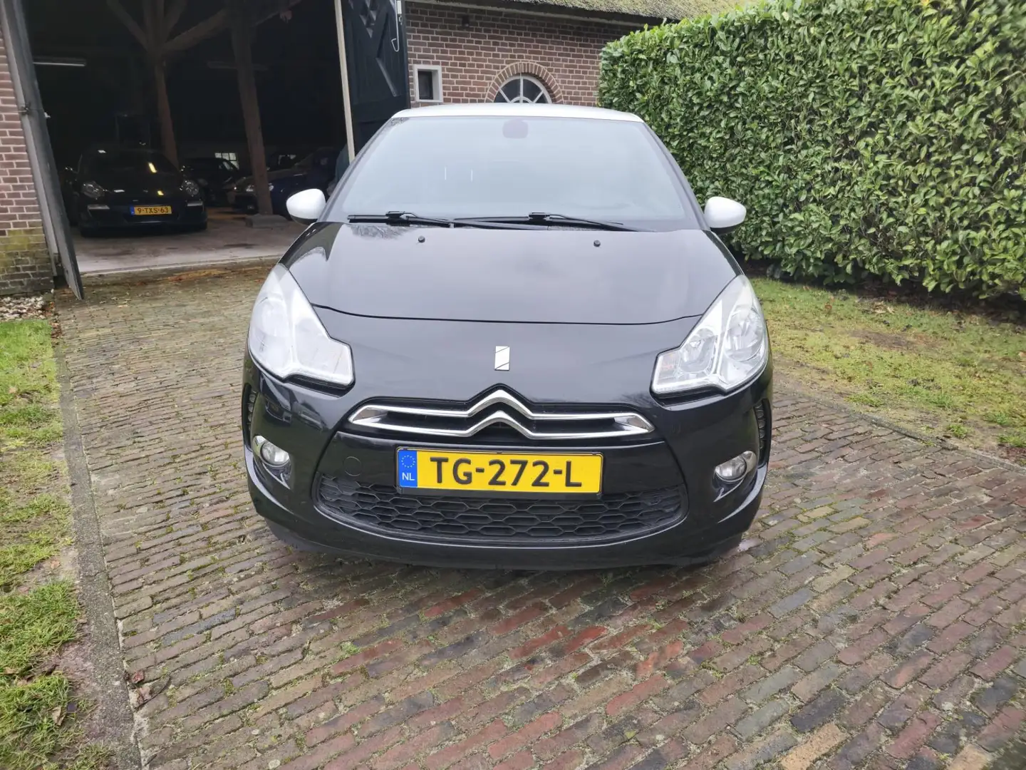 Citroen DS3 1.6 THP Sport Chic-157 pk!!-Leer-17"LMV- Zwart - 2