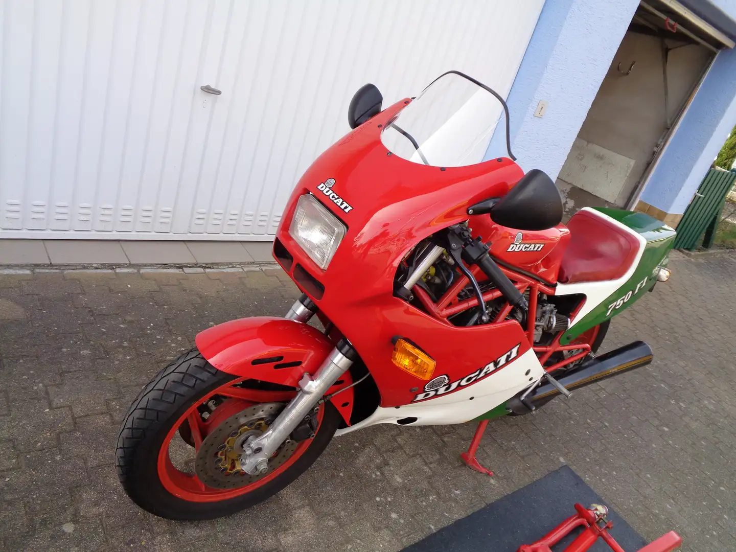 Ducati 750 F1 Rouge - 2