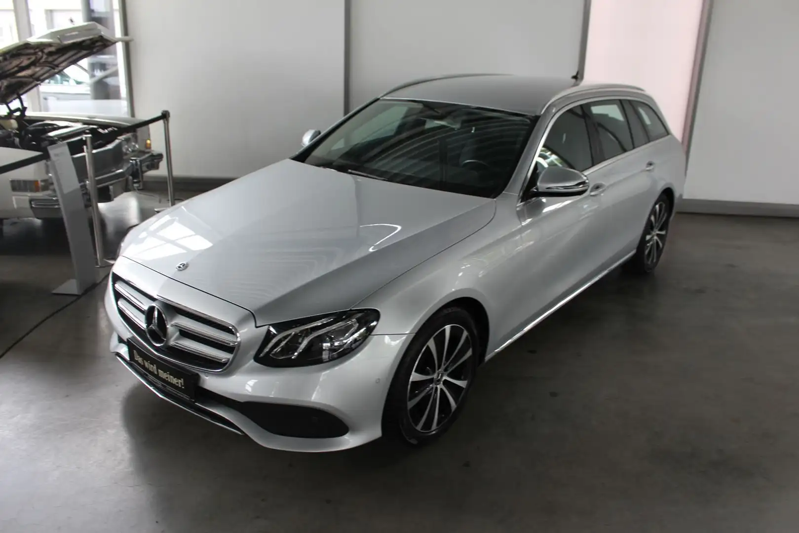 Mercedes-Benz E 220 d T Avantgarde LED Kamera EASY-PACK-Heck Zilver - 1