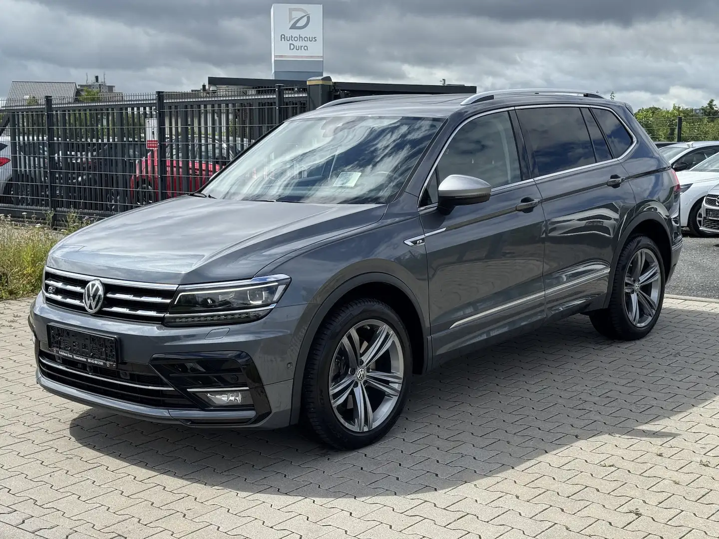 Volkswagen Tiguan Allspace 2.0 TDI R Line 4Motion Aut. Gris - 2