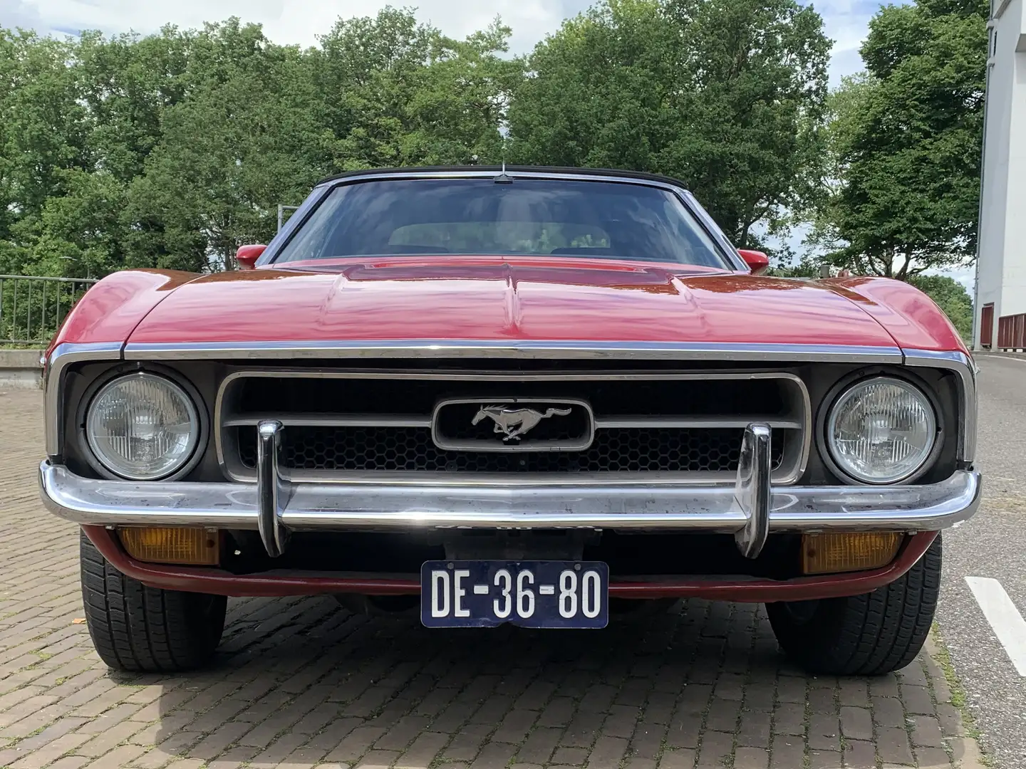 Ford Mustang cabriolet Rouge - 2
