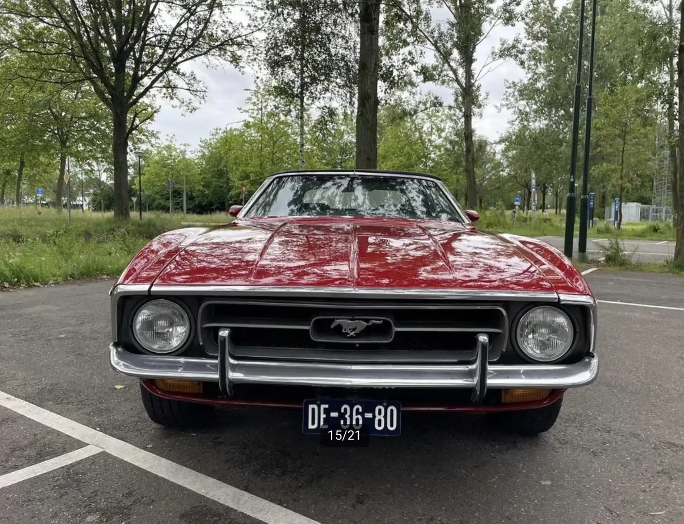 Ford Mustang cabriolet Rouge - 1