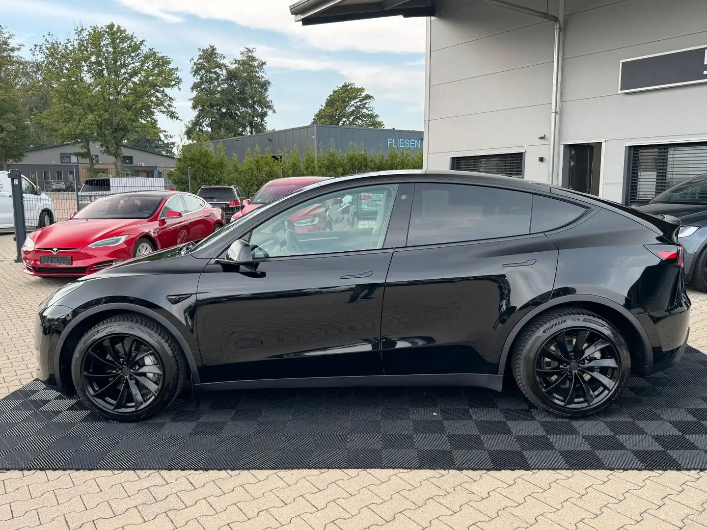 Tesla Model Y MODEL Y LONG RANGE DUAL Motor | AMD RYZEN | Schwarz - 2