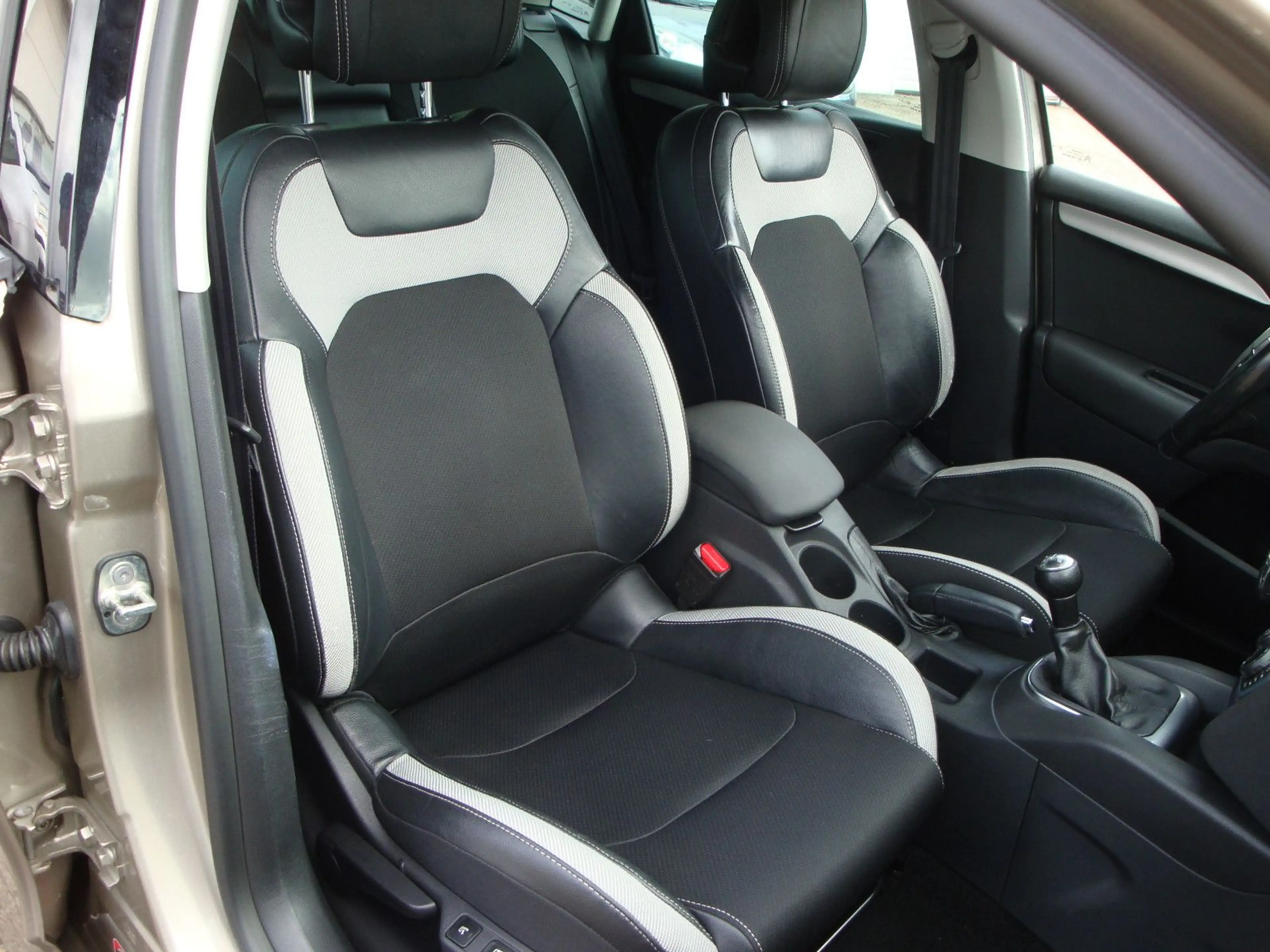 Citroen C4 Lim. Selection — photo 12