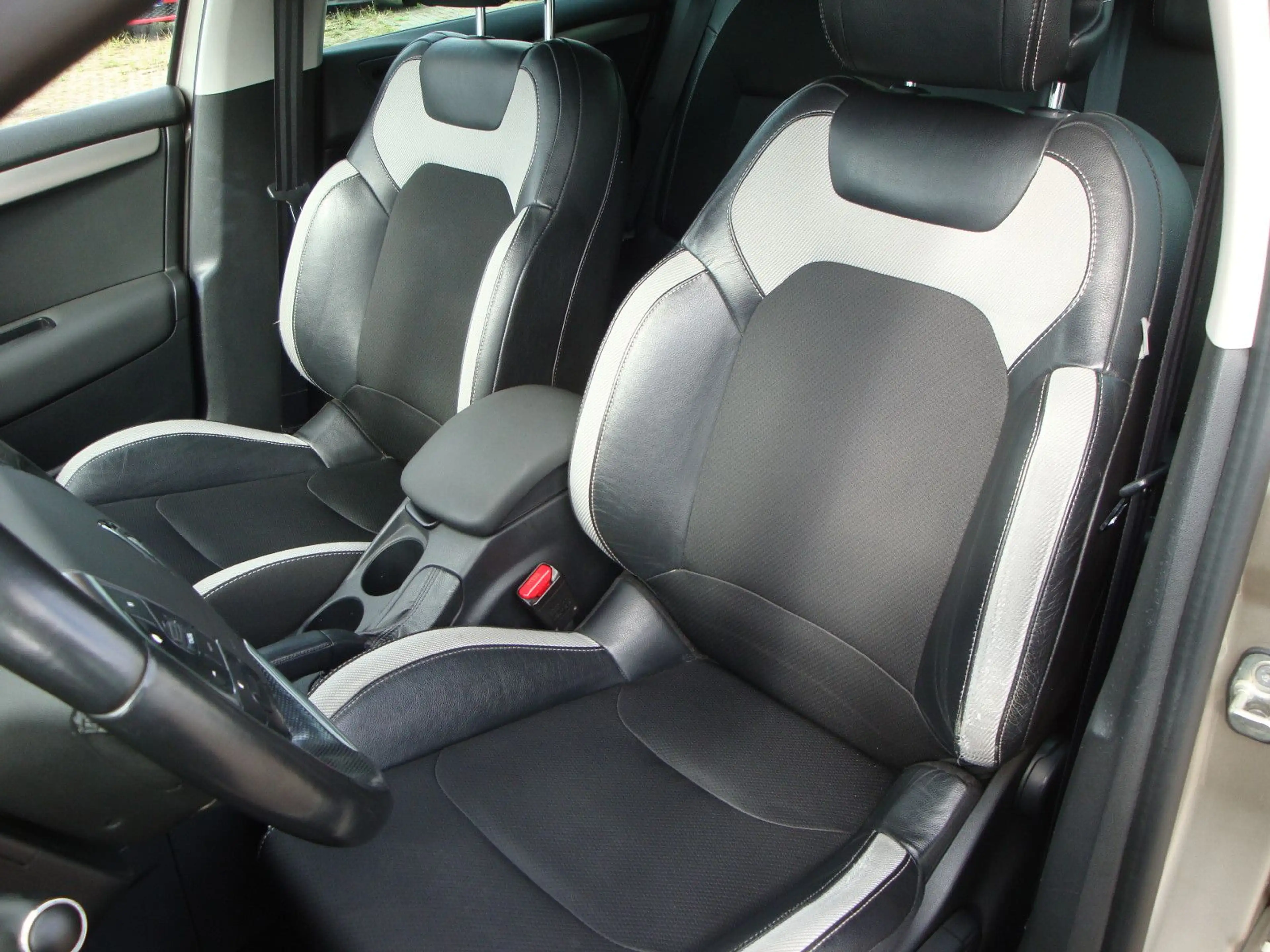 Citroen C4 Lim. Selection — photo 11