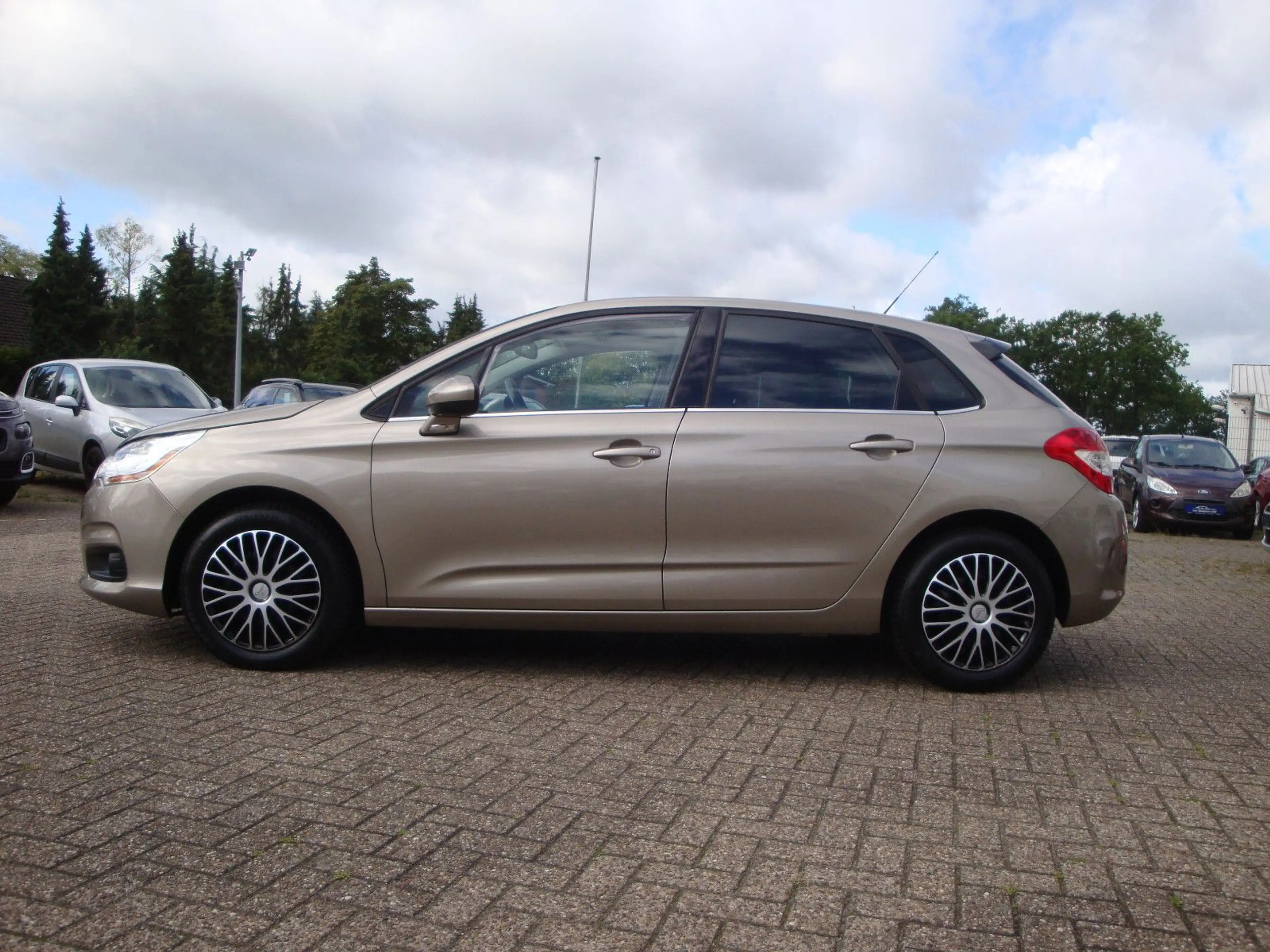 Citroen C4 Lim. Selection — photo 7
