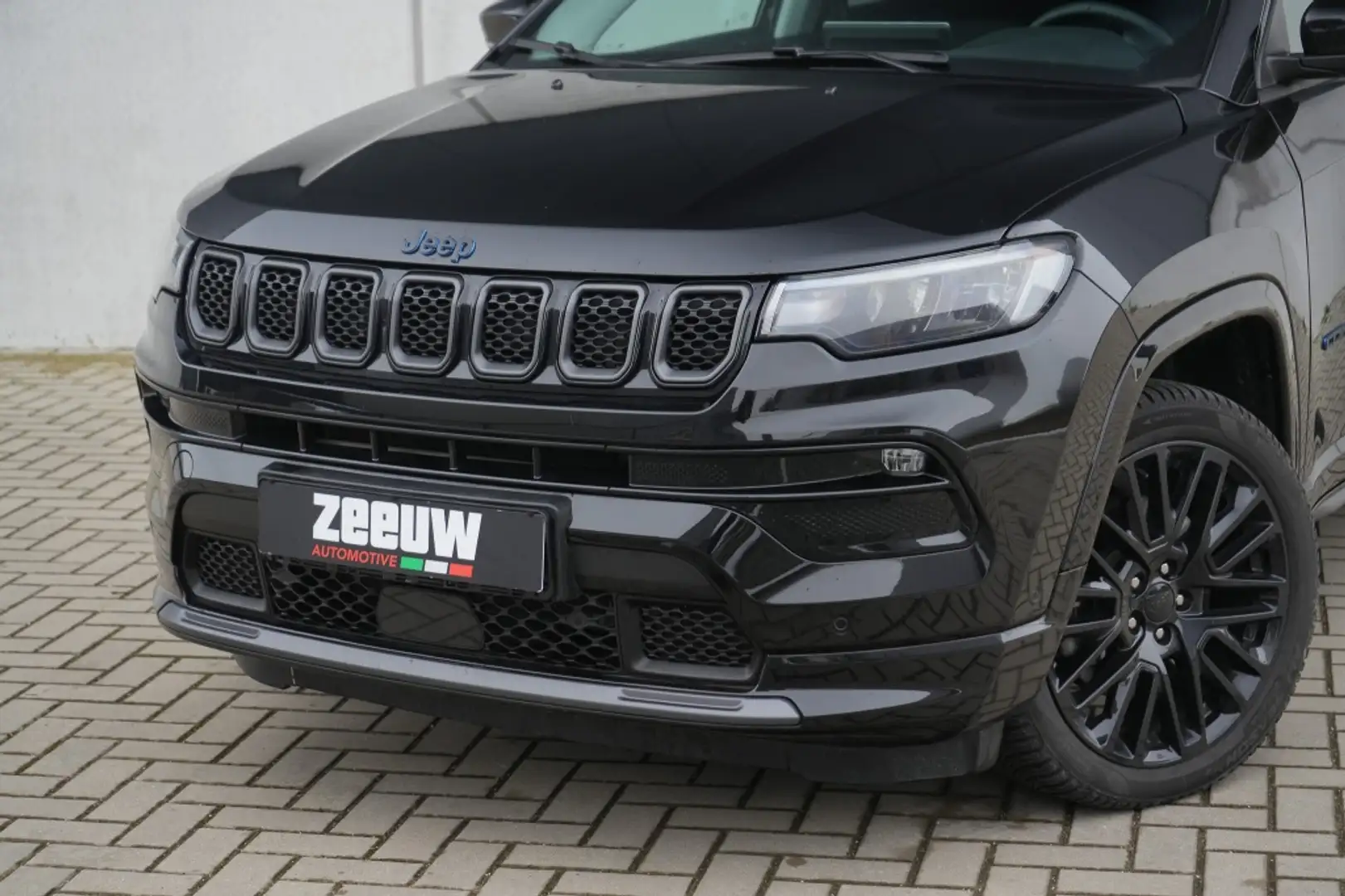 Jeep Compass 4xe 240 PK Hybrid S | Leder | Navi | Winter | Came Zwart - 2