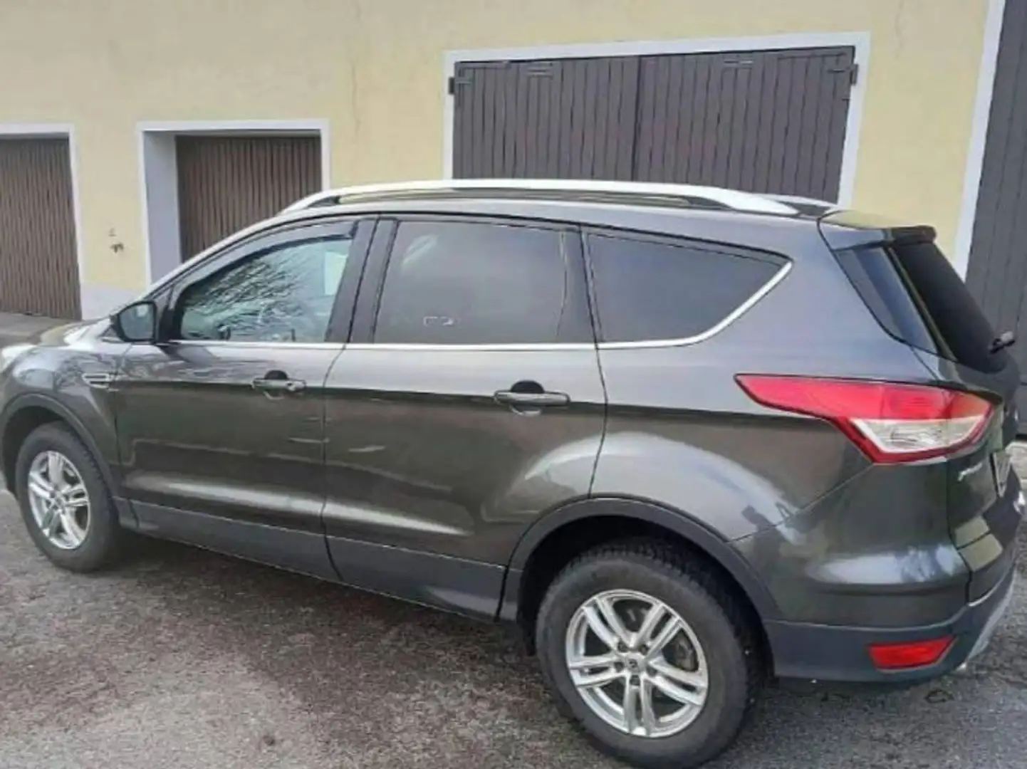 Ford Kuga Kuga 2,0 TDCi Trend Trend Grau - 2