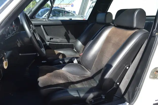 Porsche 911 view 13