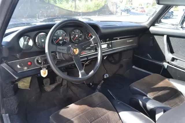 Porsche 911 view 12