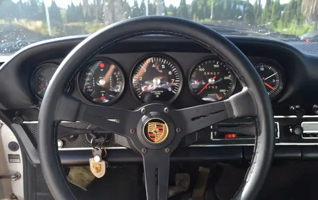Porsche 911 view 14