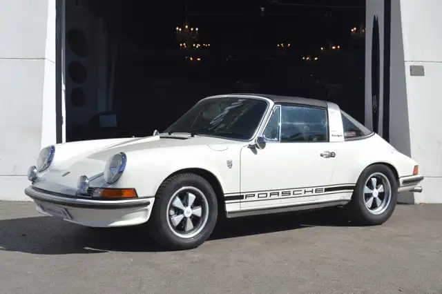 Porsche 911 view 2