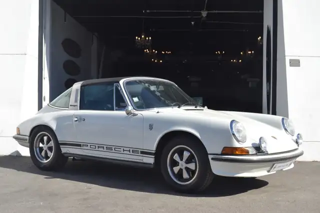 Porsche 911 view 4