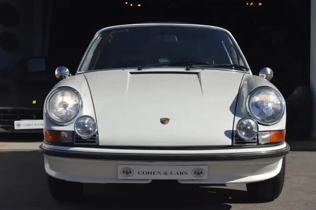 Porsche 911 view 3