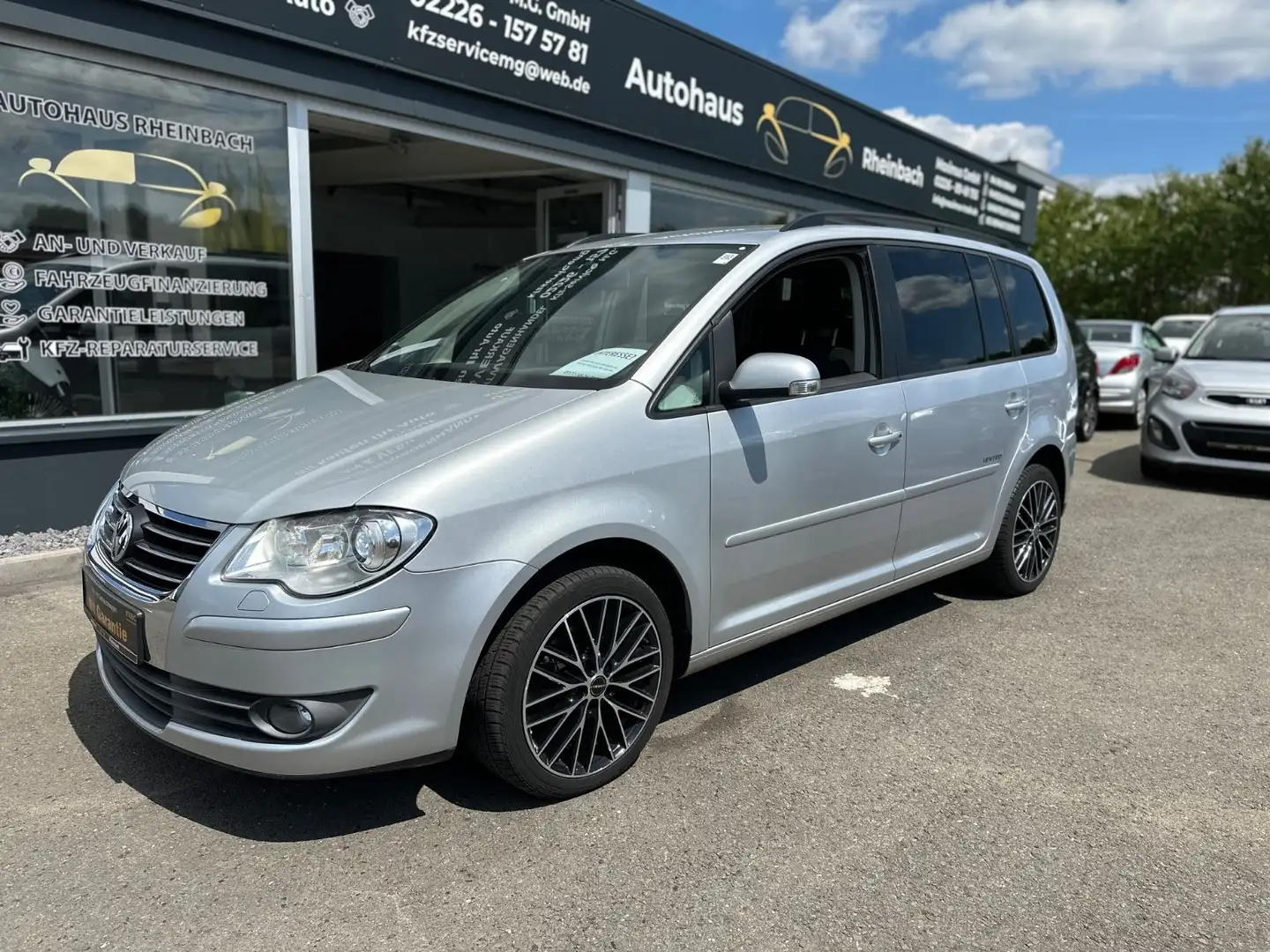 Volkswagen Touran United Scheckheft-Garantie-AHK Plateado - 1