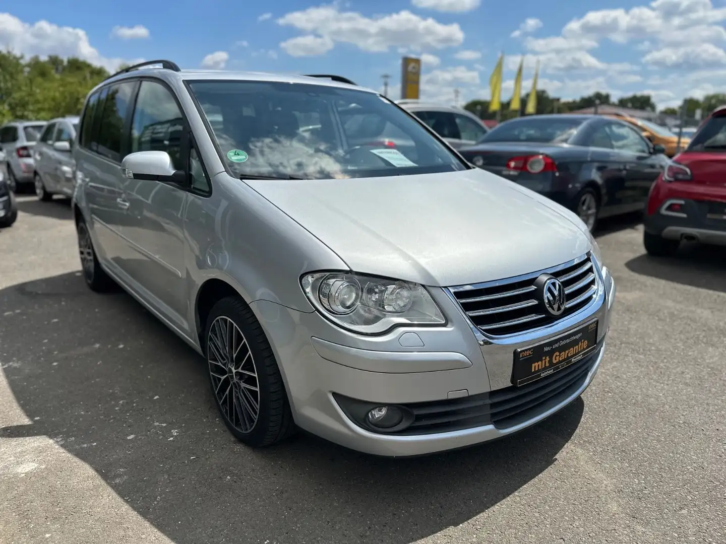 Volkswagen Touran United Scheckheft-Garantie-AHK Plateado - 2