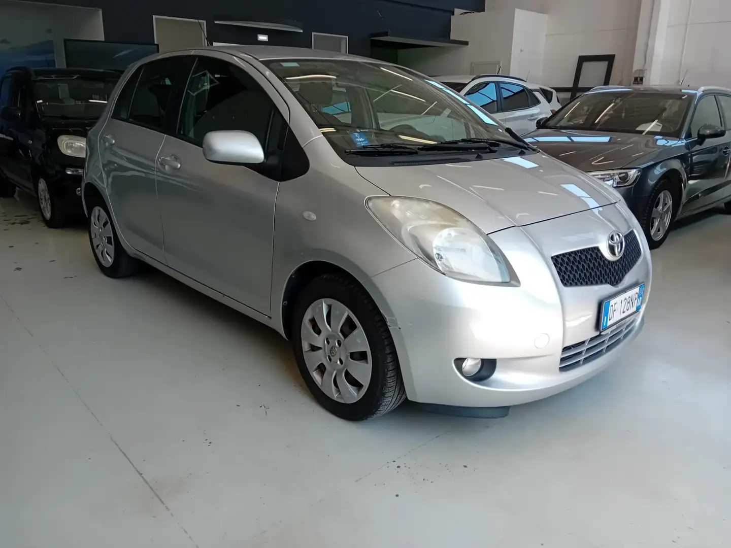 Toyota Yaris 5p 1.4 d-4d Sol ottime condizioni Argento - 2