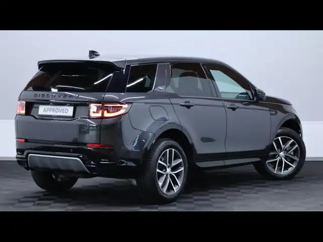 Land Rover Discovery Sport view 5