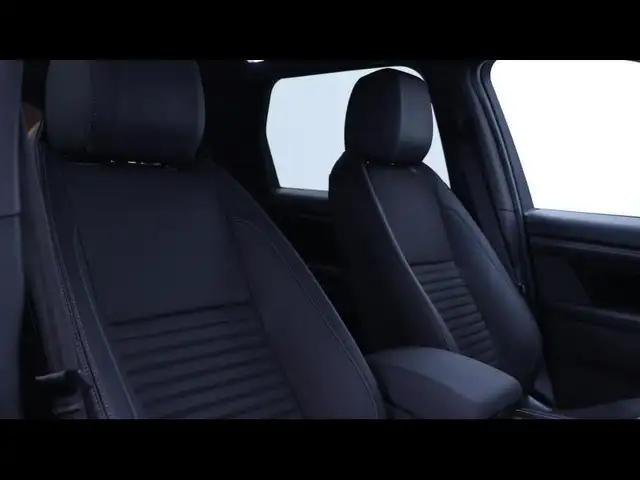 Land Rover Discovery Sport view 12