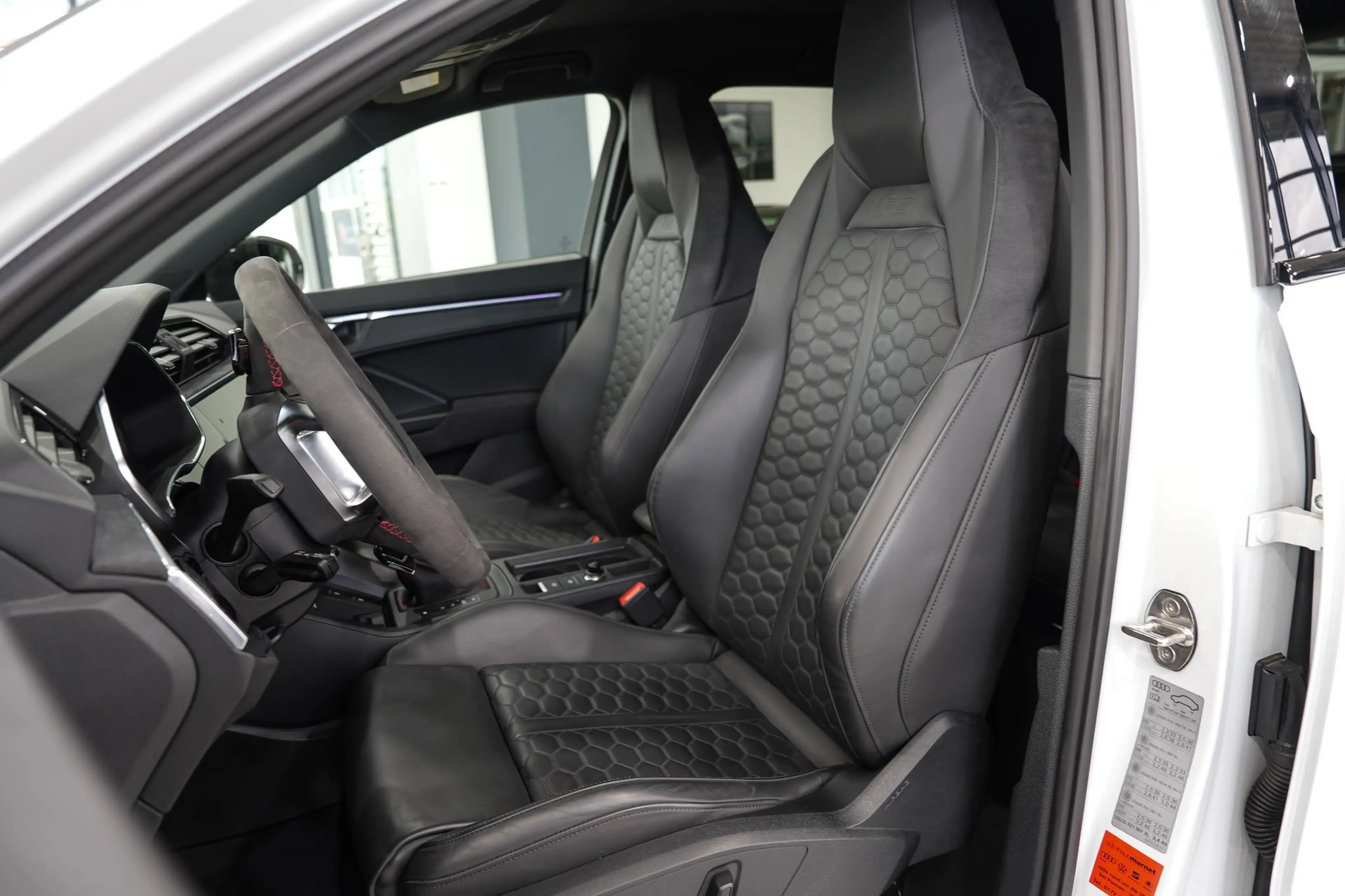 Audi RS Q3 2.5 TFSI quattro*RS.ABGAS*SPORTSITZE*KERAMIK — photo 13