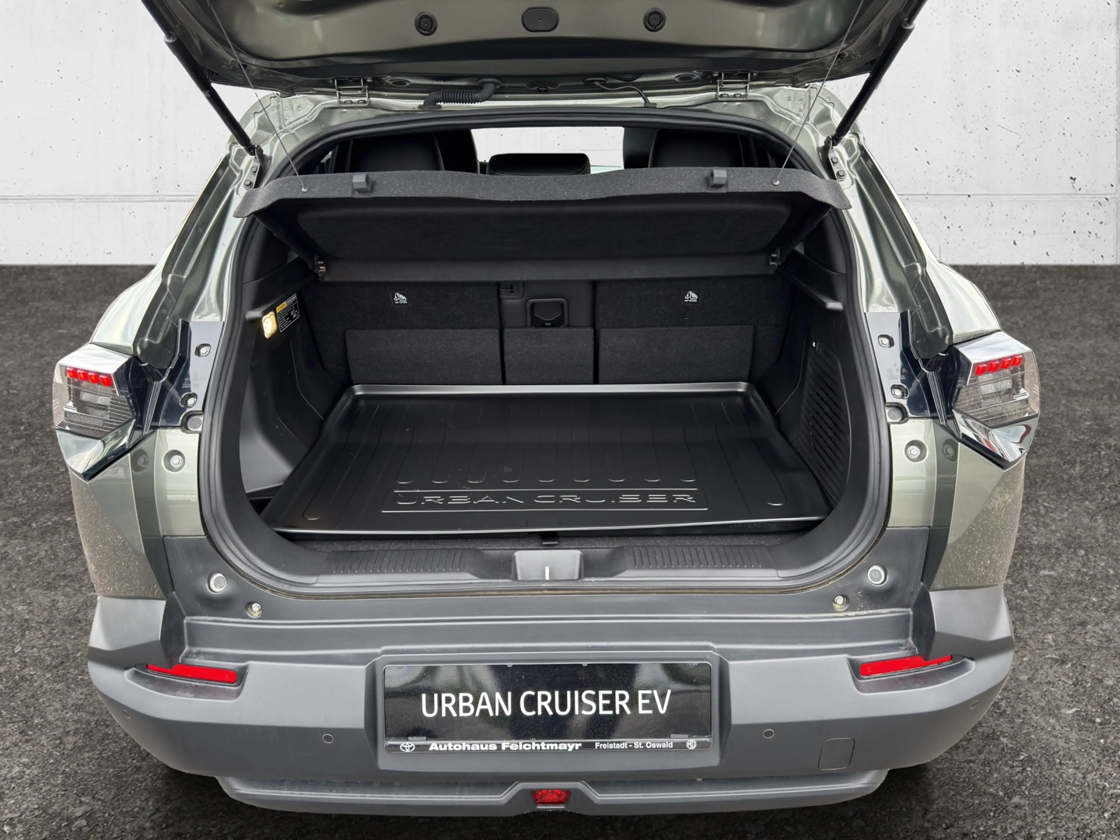 Toyota Urban Cruiser 2WD Lounge Elektrik 5t. — photo 9