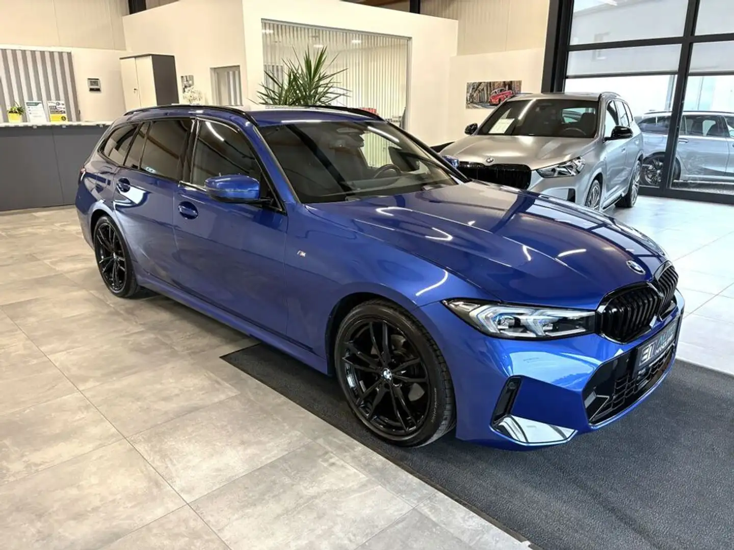 BMW 320 d Touring xDrive M-Sport *LED*PDC*NAV*AHK*HUD* Blau - 1