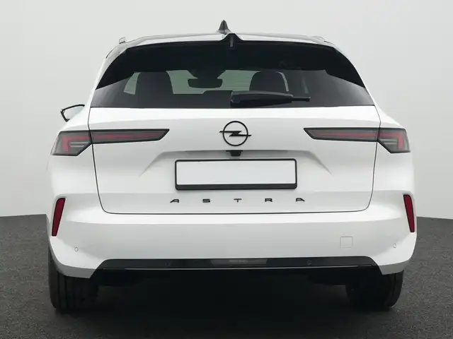 Opel Astra view 4