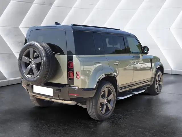Land Rover Defender 110 view 4