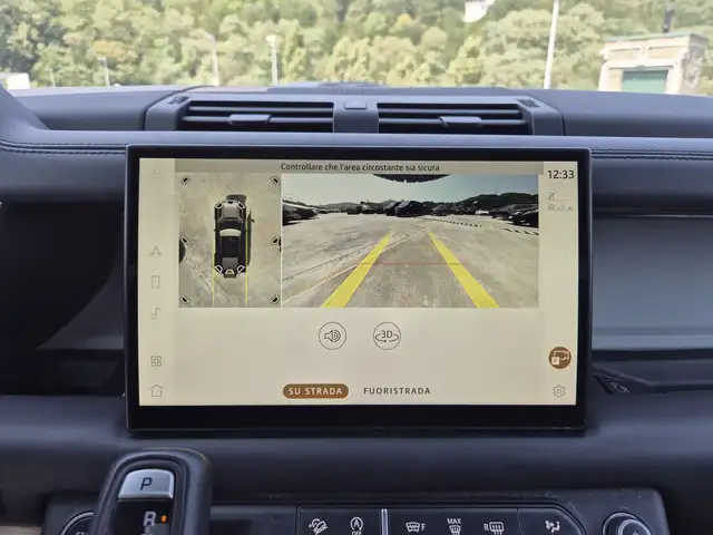 Land Rover Defender 110 view 15