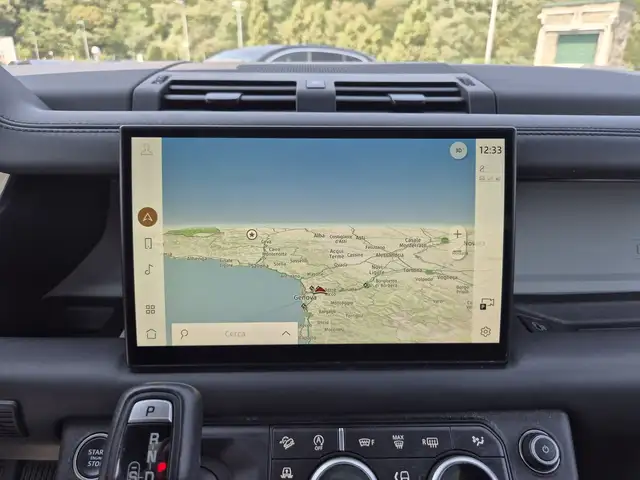 Land Rover Defender 110 view 11