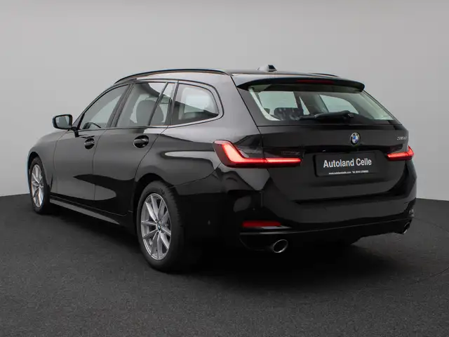 BMW 3 Series view 9