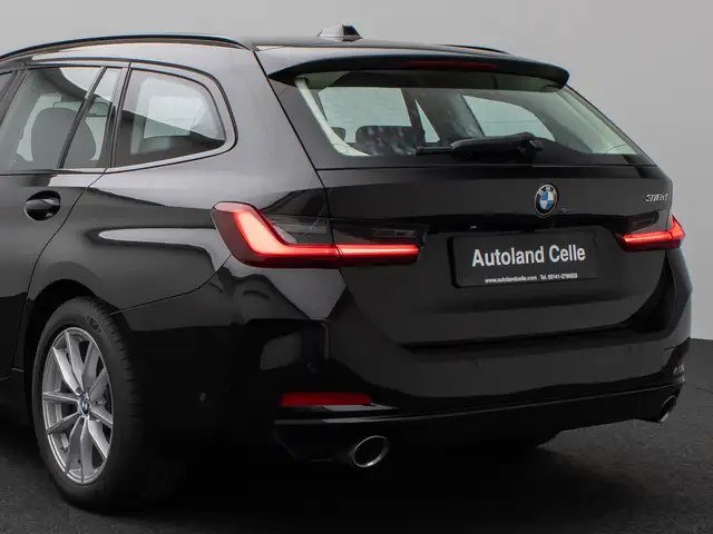 BMW 3 Series view 15