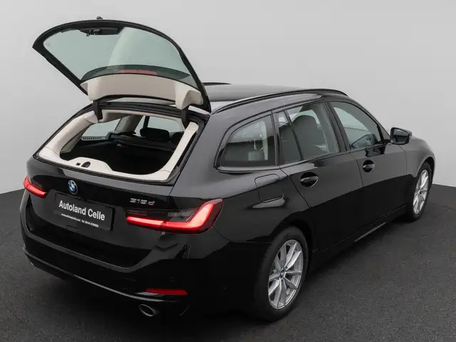 BMW 3 Series view 14