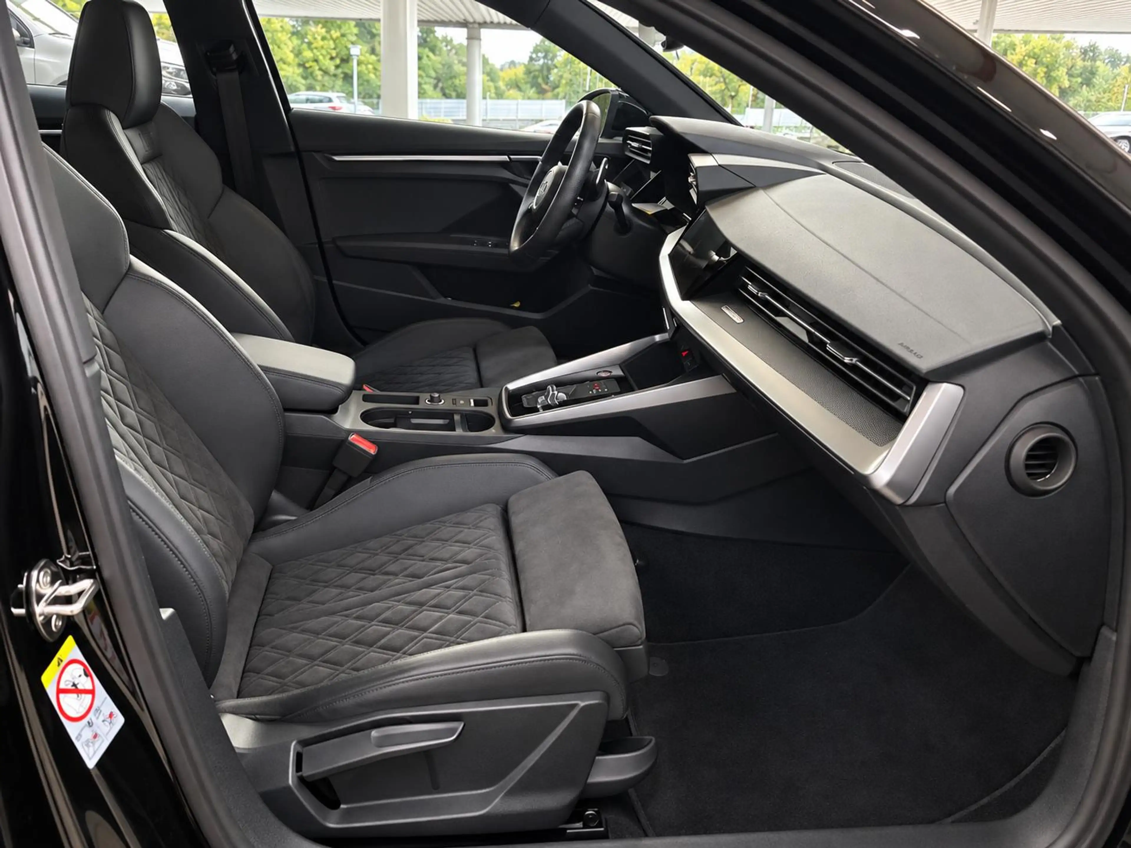 Audi RS3 2.5 TFSI Sportback MMI NAVI+*LED*SITZH*19Z* — photo 6