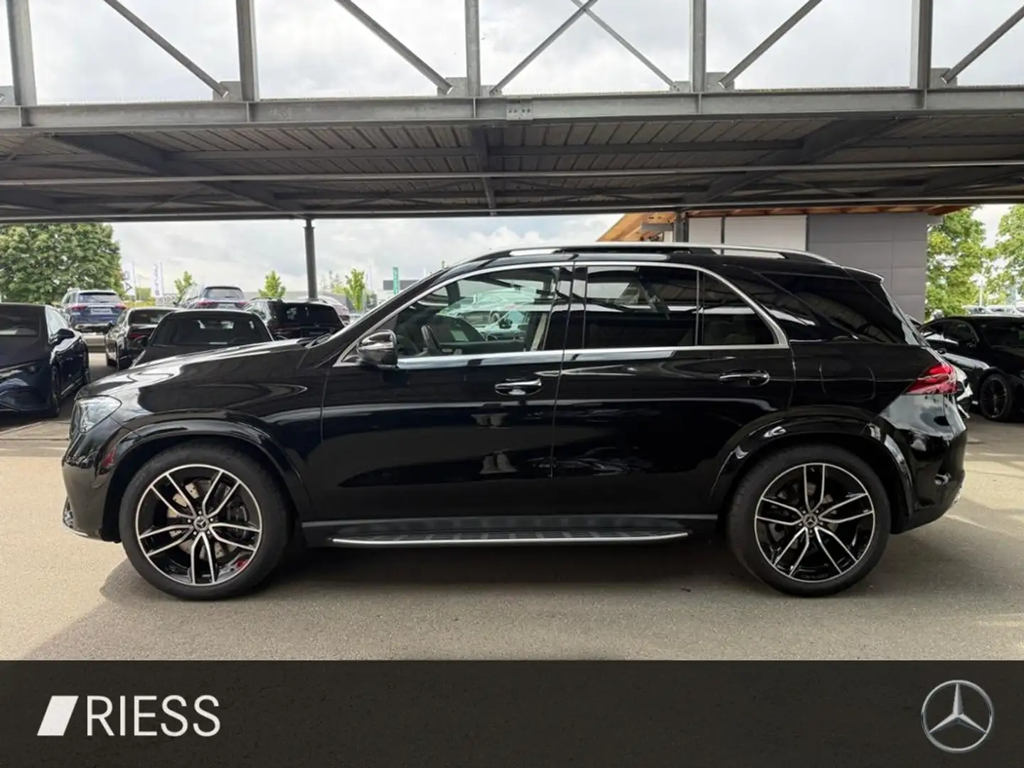 Mercedes-Benz GLE 350 de 4M AMG Sport Dist AHK Pano HUD Airm 22" Schwarz - 2