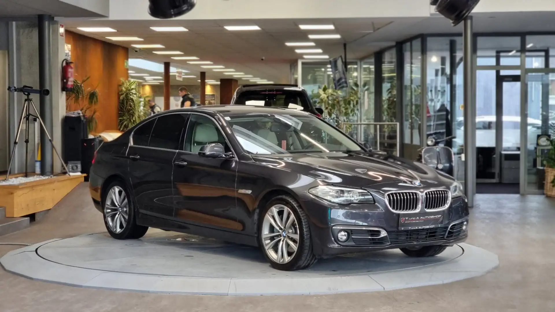BMW 530 d xDrive Luxury LCI Aut. *Navi*Memorysitze*18Zoll* Grey - 2
