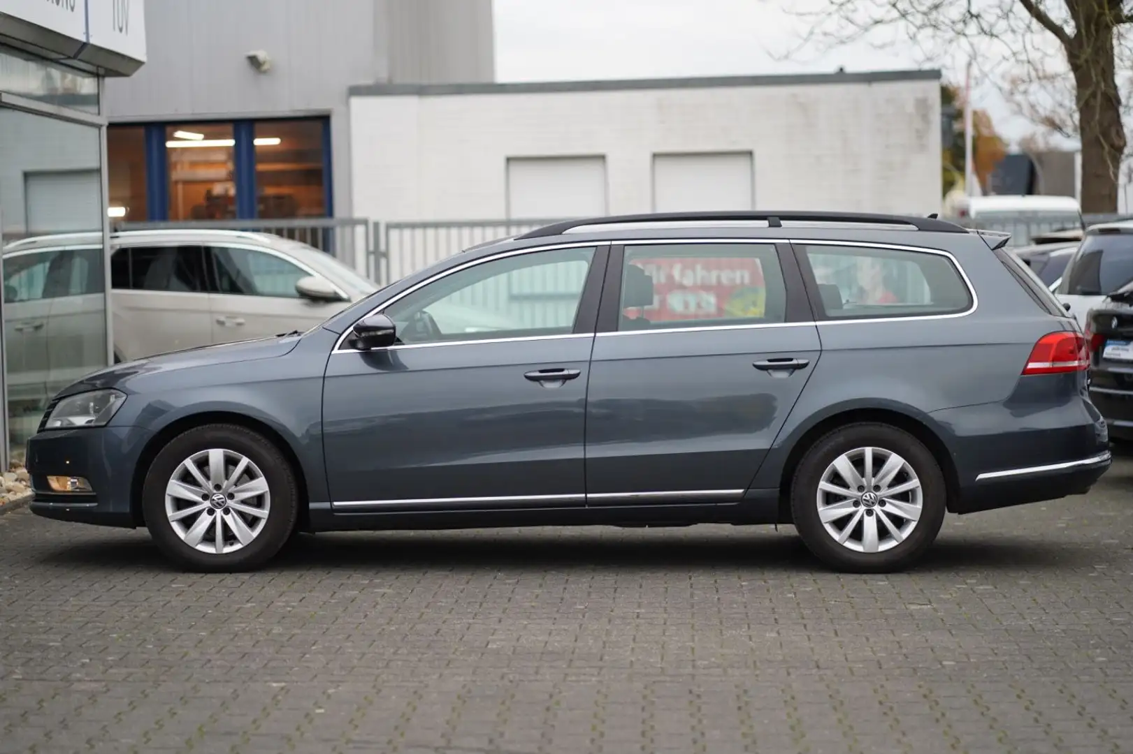 Volkswagen Passat Variant Comfortline BlueMotion Navi PDC Grau - 2