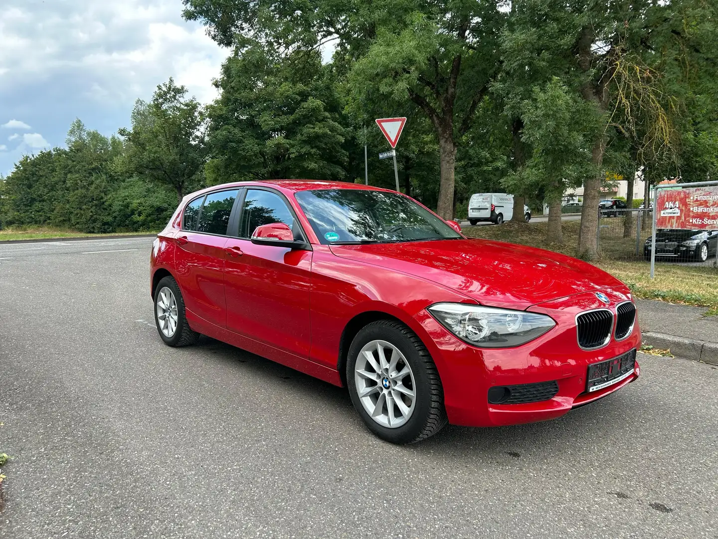 BMW 114 114 i Rouge - 1