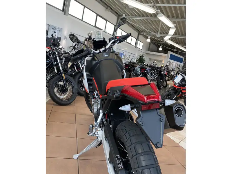 Aprilia Tuono - foto 3