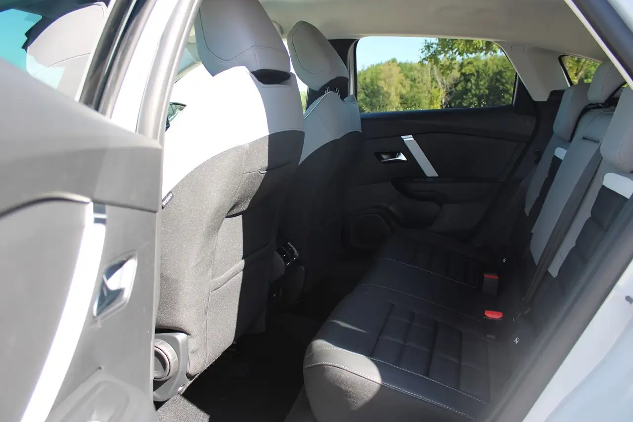 Citroen C4 Berline — photo 9