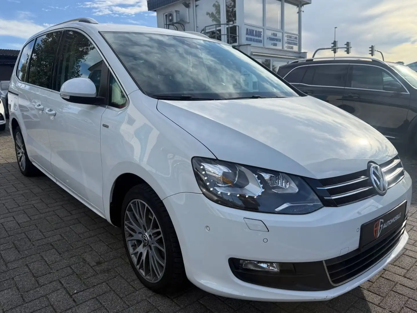 Volkswagen Sharan "7-Sitzer"Xenon"Pano"AHK"R.Kamera" Weiß - 1