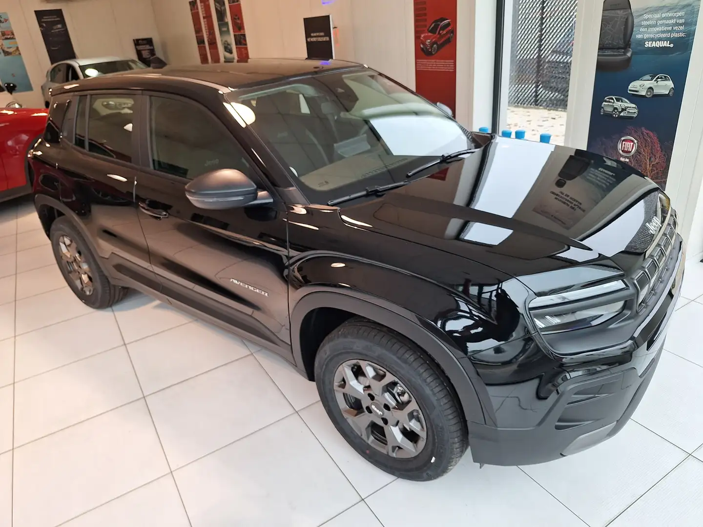 Jeep Avenger 1.2 Hybrid Longitude Zwart - 1